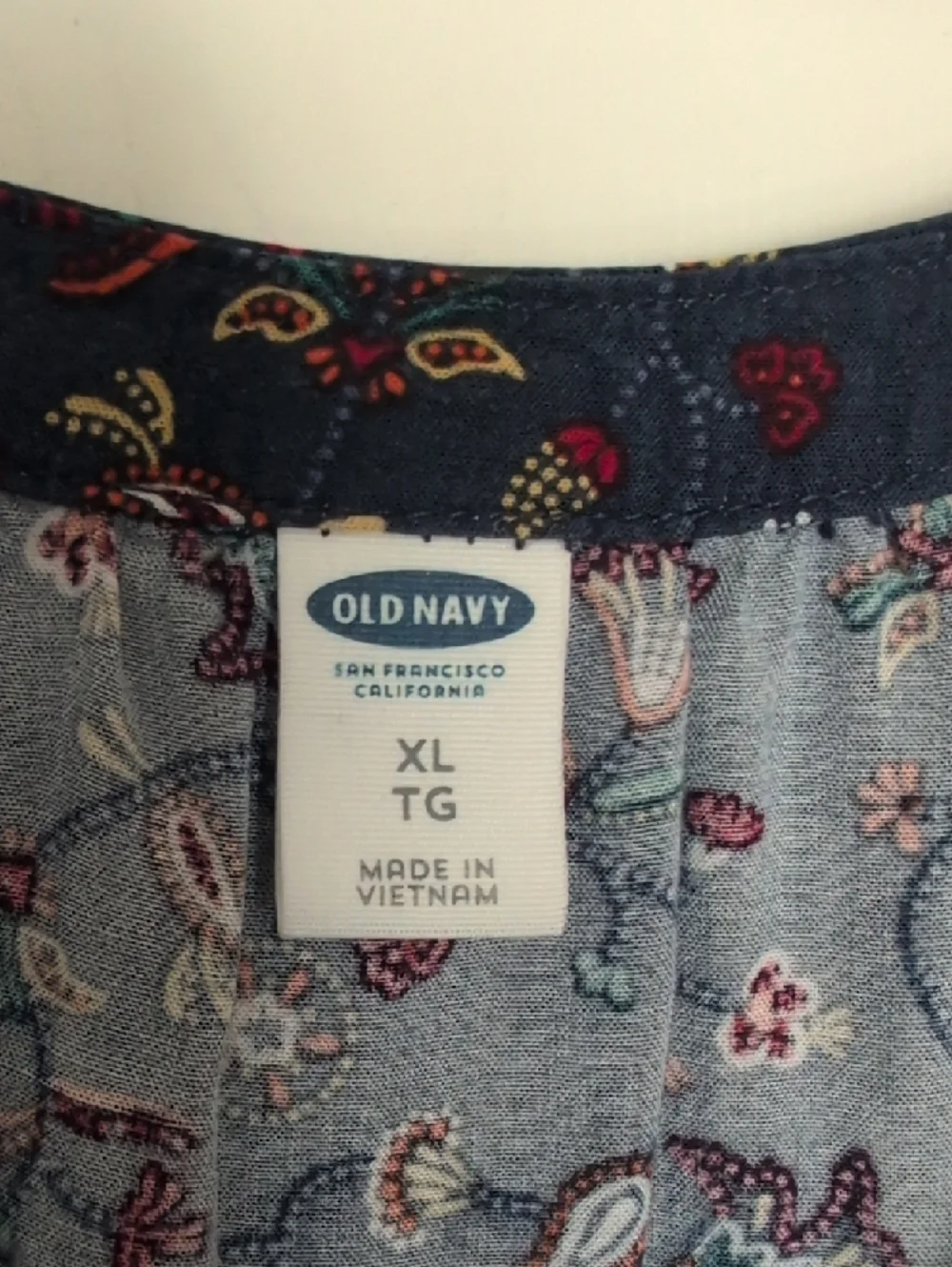 Old Navy Navy Floral Split V-Neck Blouse - Picture 2 of 5